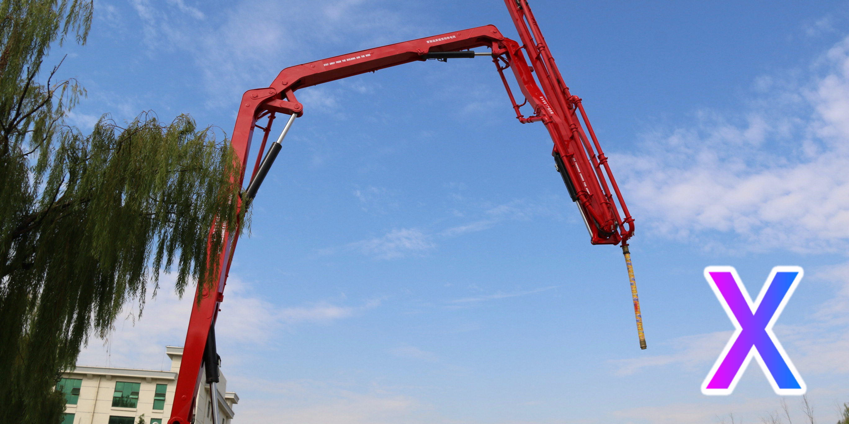 小型混凝土泵車實(shí)際施工過(guò)程中必須注意哪些重要事項(xiàng)？——科尼樂(lè)