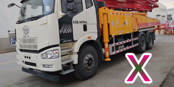 為什么小型混凝土泵車部分位置的臂架不能打開或移動(dòng)？