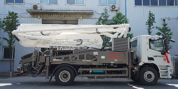 如果泵車在泵送狀態(tài)下遇到堵塞問題，該怎么解決？