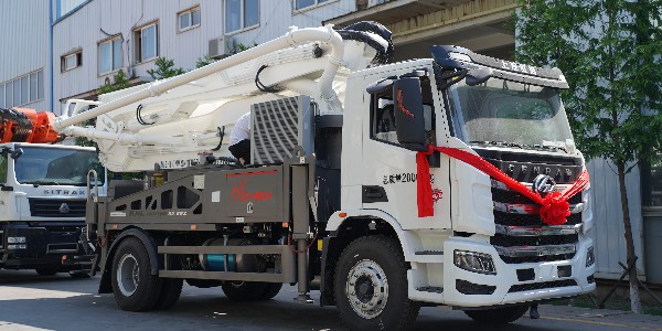 混凝土泵車(chē)的性能隨機(jī)型而異，如何選購(gòu)？給您幾點(diǎn)參考