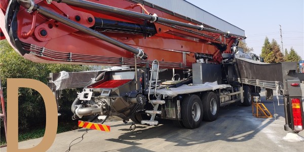 泵車支腿固定后，全方位檢查