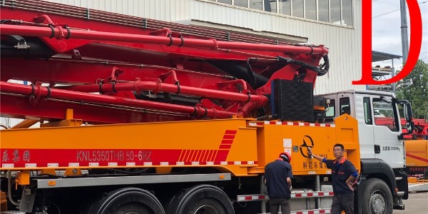 怎樣購買一臺小型混凝土泵車，什么價格劃算？