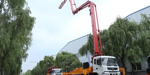 科尼樂淺析小型混凝土泵車工作中傾倒側翻如何預防？