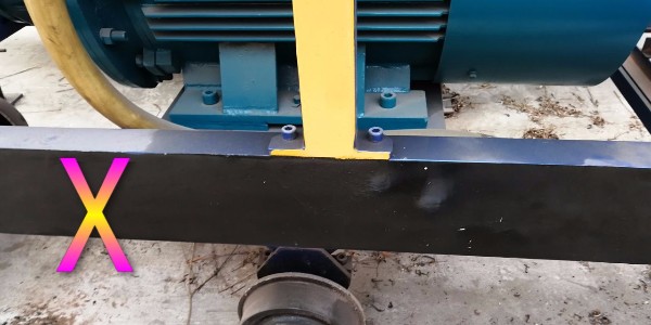 混凝土泵在進(jìn)行泵送前，水泥砂漿注入料斗后為何要先進(jìn)行反向攪拌？