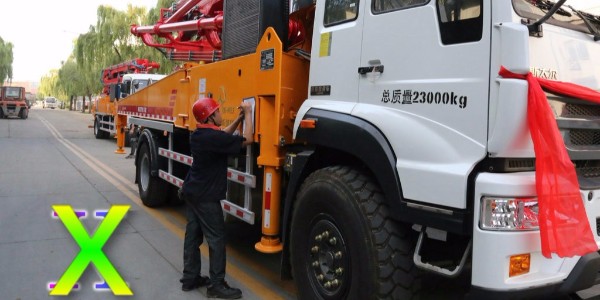 小型泵車從開到工地到作業完成，施工流程你都了解嗎？——科尼樂