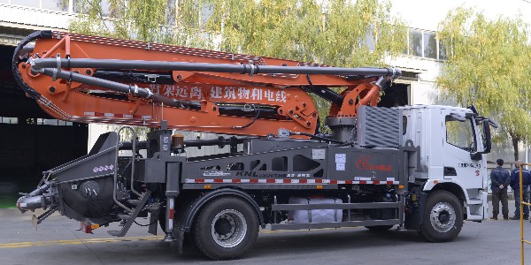 32米泵車在操作臂架之前要注意哪些？