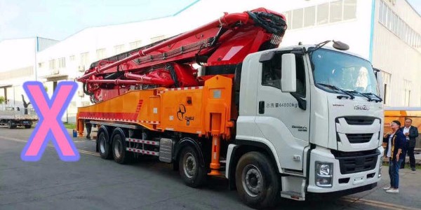 針對開閉兩種系統，小型泵車的正常作業溫度應怎樣滿足？